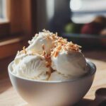 Ingrediënten voor kokosnootmelk ijs: blik kokosnootmelk en honing