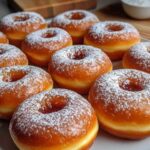 Bomba di Napoli donuts gevuld met vanillepudding