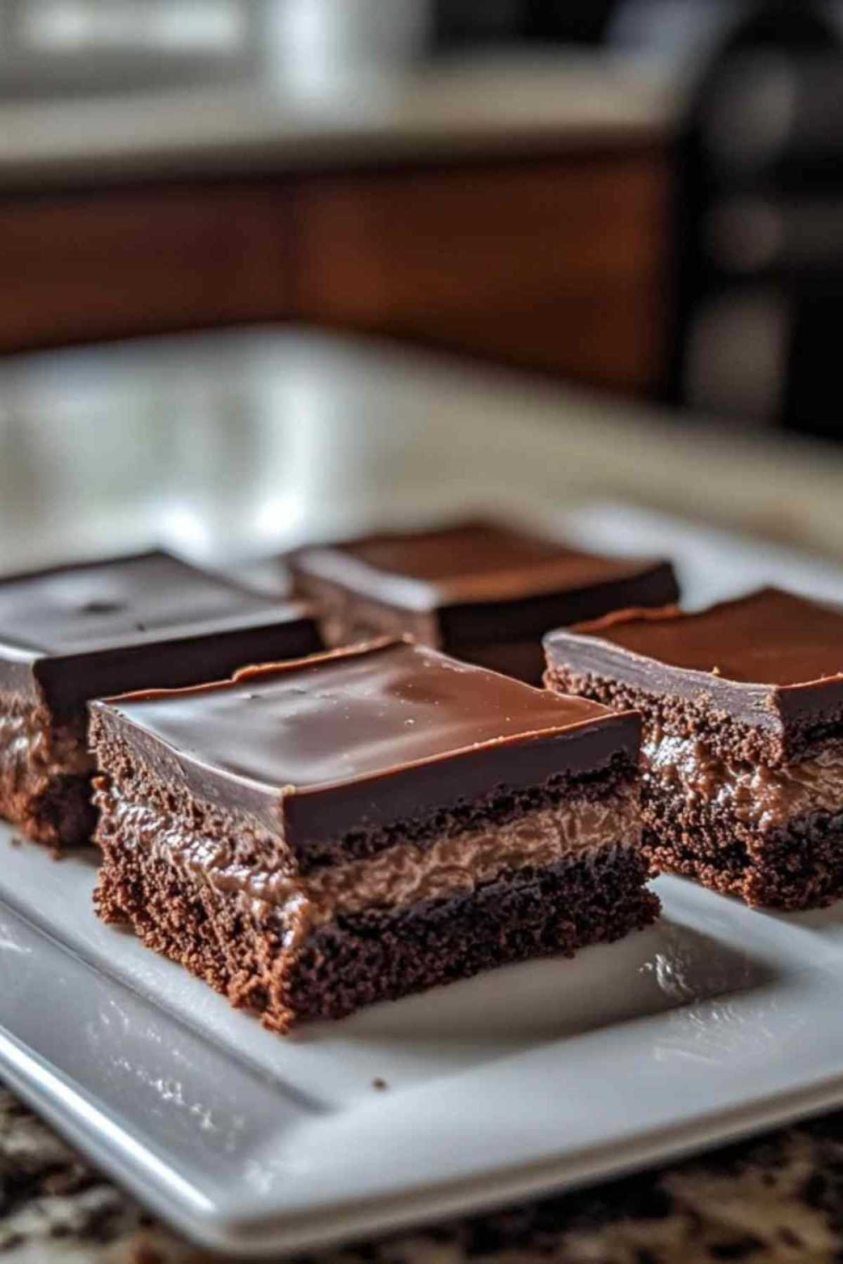 elfgemaakte 3 Musketiers chocoladerepen op een donkere achtergrond