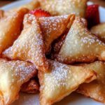Bereidingsproces van aardbei-cheesecake wonton hapjes