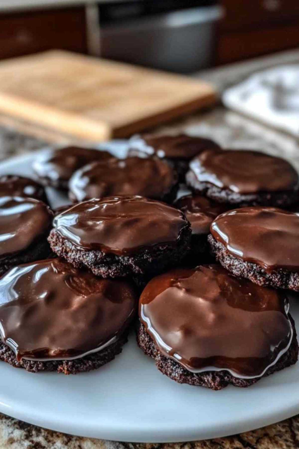 Close-up van een Texaans chocoladetaart koekje met een hapje eruit