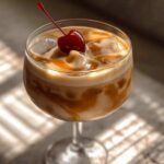 Bereiding van romige karamel cocktail stap voor stap