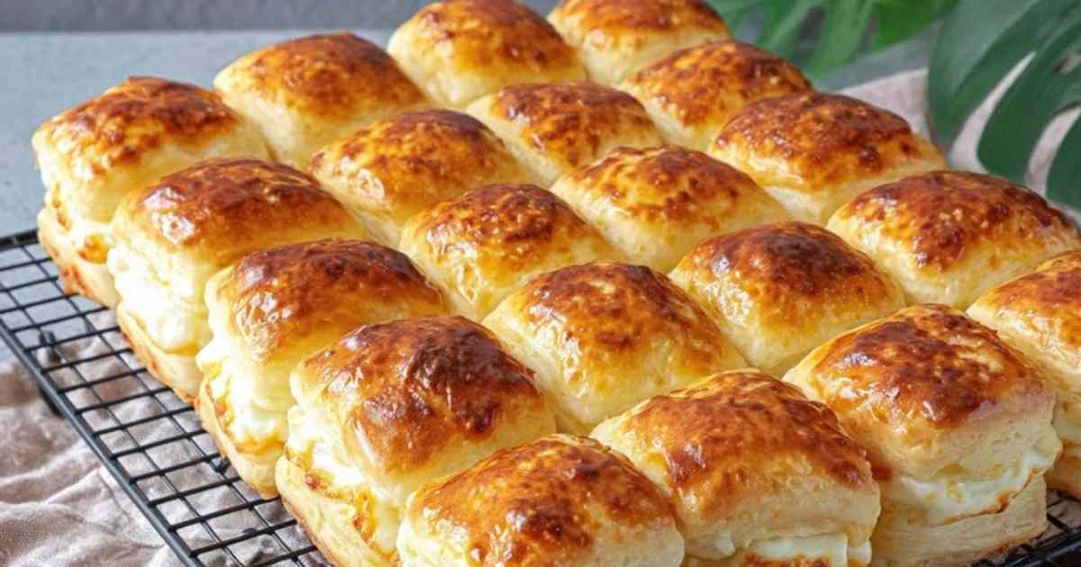 Fertige Blätterteig-Happen mit Schinken und Käse