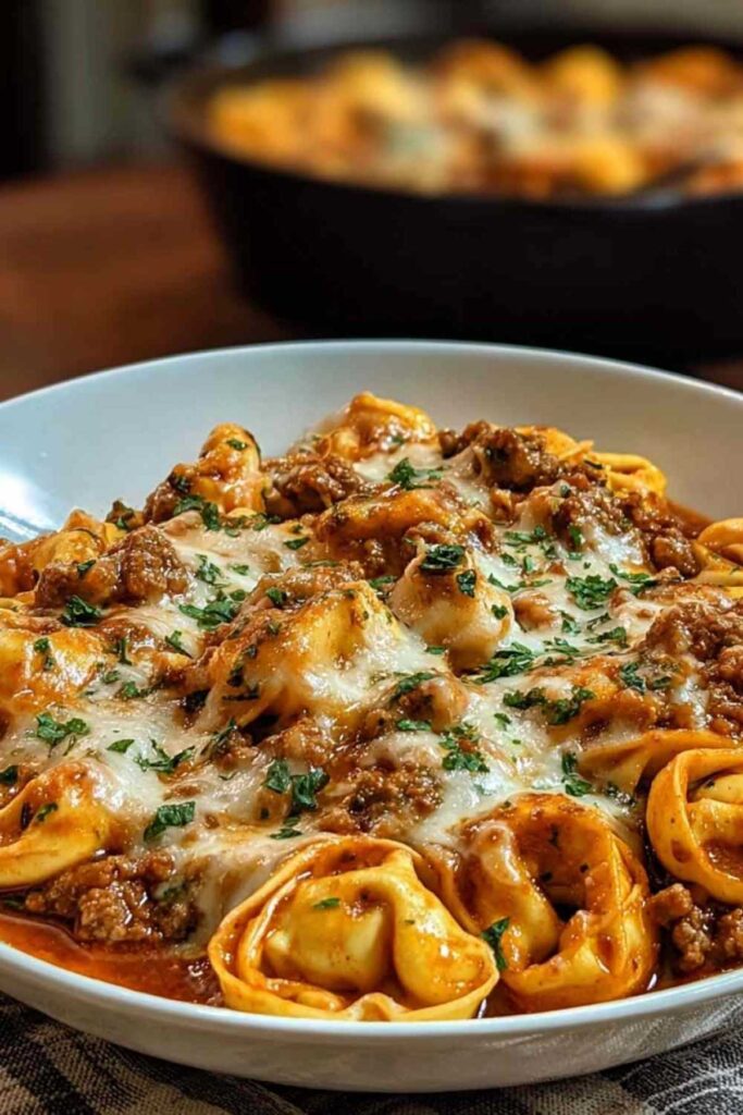 Herzhafter Tortellini-Auflauf mit Rindfleisch