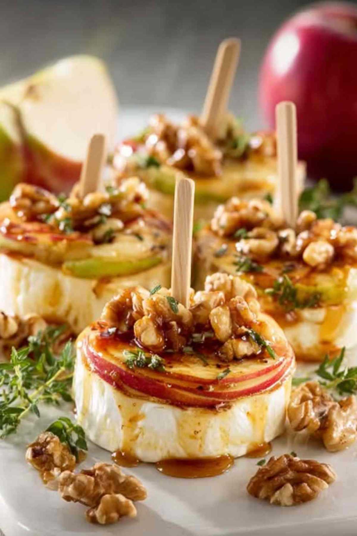 Apfel-Camembert-Spieße mit Walnüssen