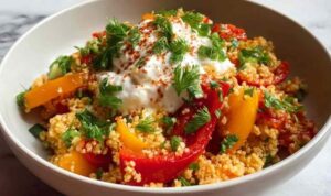 Bulgur-Salat mit Joghurt & Gerösteten Paprika