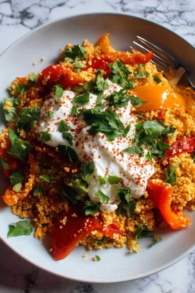 Bulgur-Salat mit Joghurt & Gerösteten Paprika