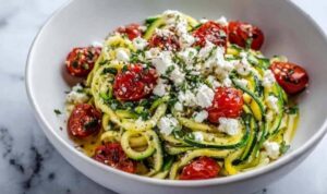 Zucchini-Pasta mit Feta und Kirschtomaten (1)