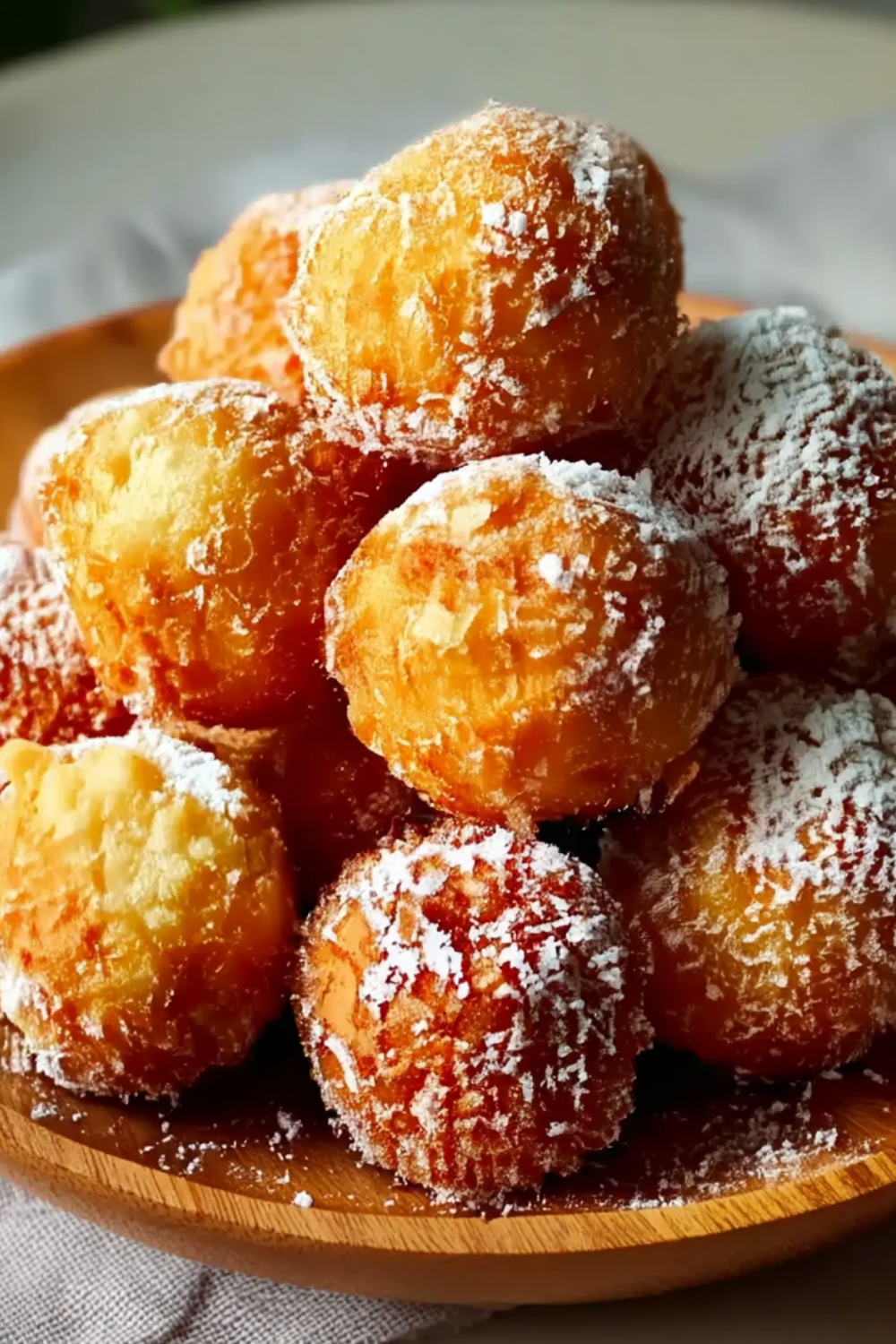 Rohe Quarkbällchen im Airfryer Korb vor dem Backen bereit