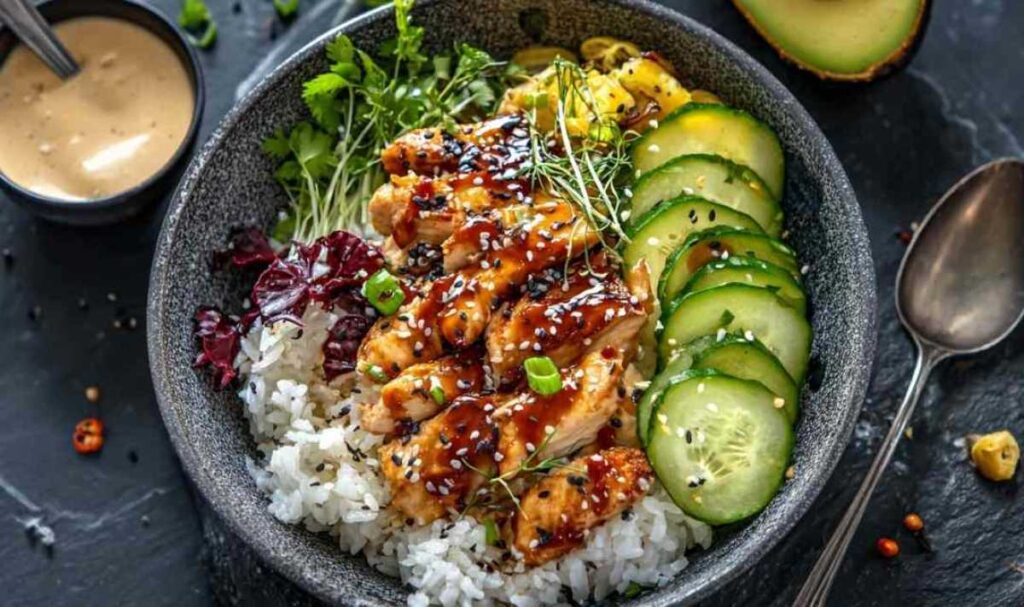 Scharfe Honig-Ingwer-Hühnchen-Bowl