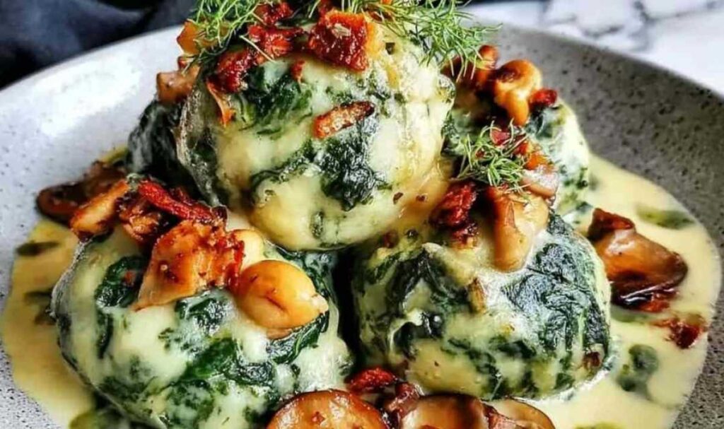 Spinatknödel mit Pilzragout