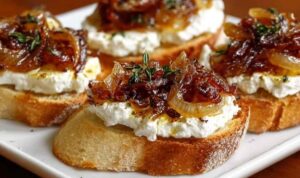 Ziegenkäse-Crostini mit karamellisierten Zwiebeln