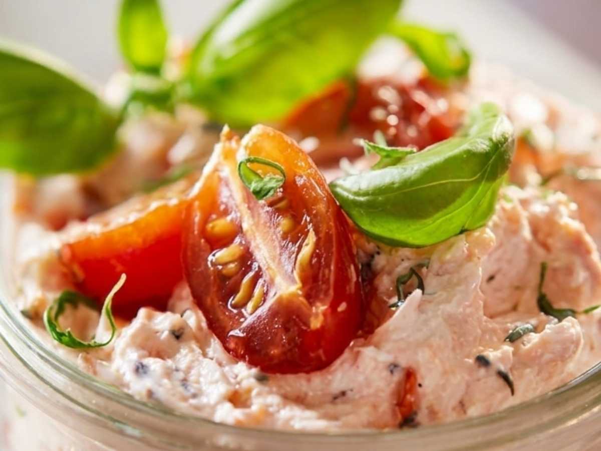 Tomaten-Mozzarella-Creme – cremiger mediterraner Aufstrich